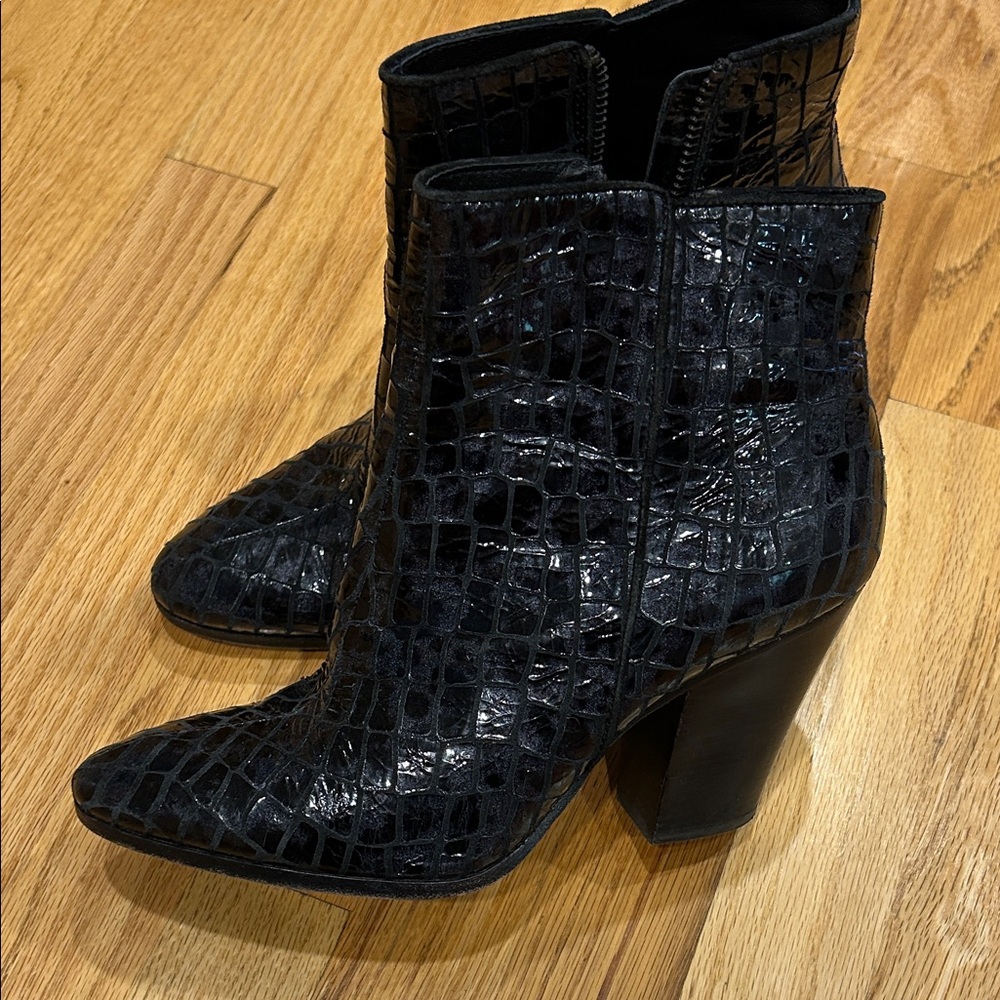 Donald J. Pliner Black Blue Croc-Patterned Heeled Boots
